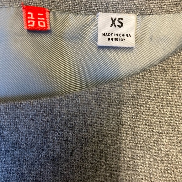UNIQLO short sleeve grey shift dress with back zip and front pockets size XS - Picture 6 of 10